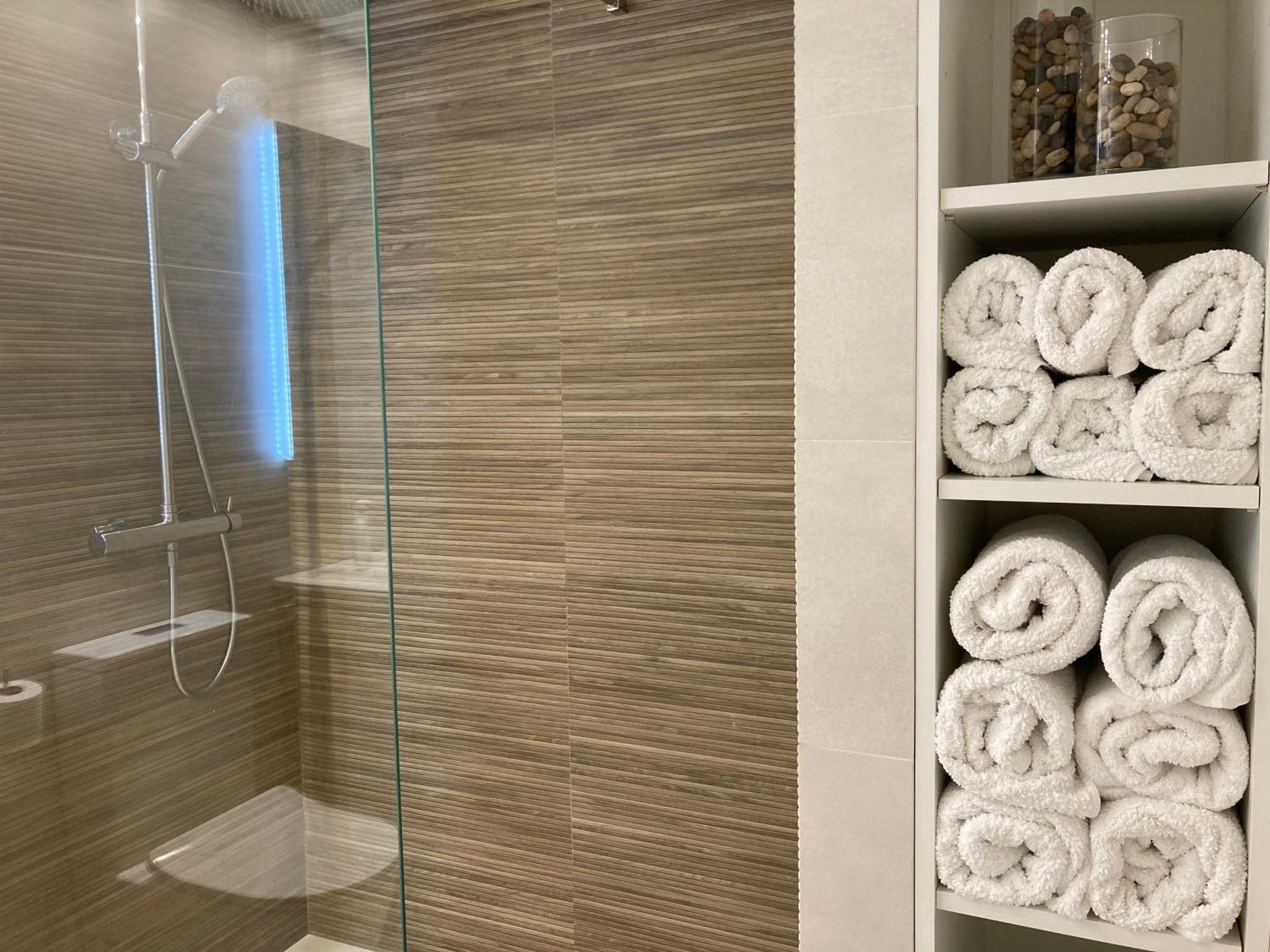 Apartamento Centrico, Climatizado Y Totalmente Equipado De 3 Habitaciones Para 6-7 Personas 산타콜로마데파르네스 외부 사진